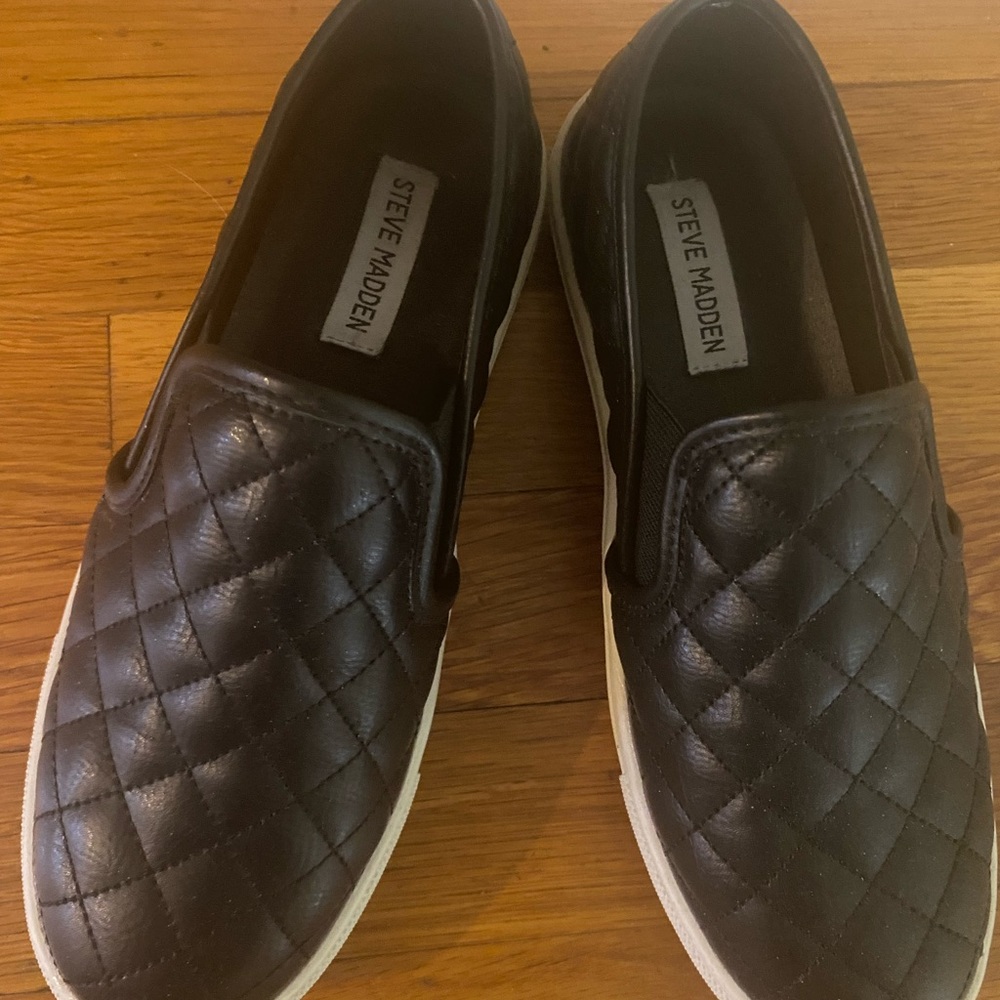 Steve Madden black slide on shoes - Picture 2 of 5
